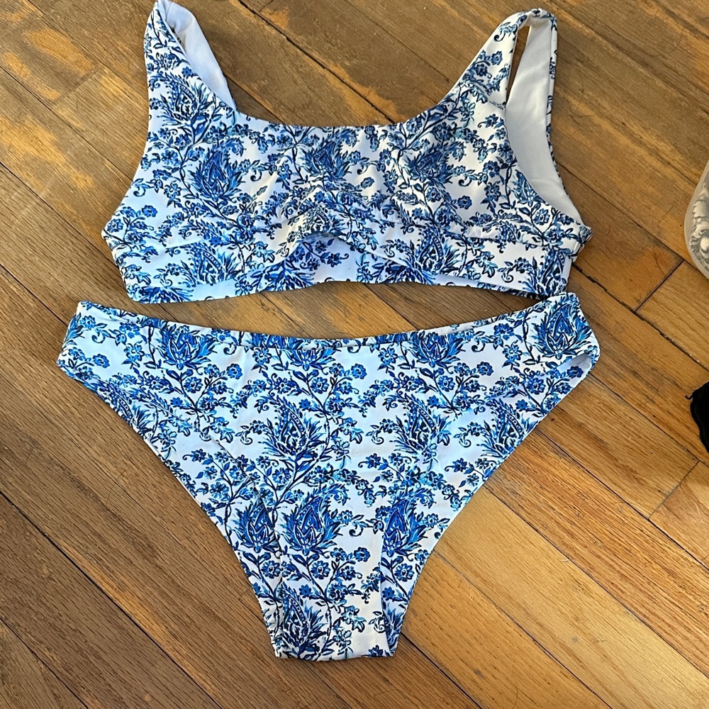 Kulani Kinis bikini